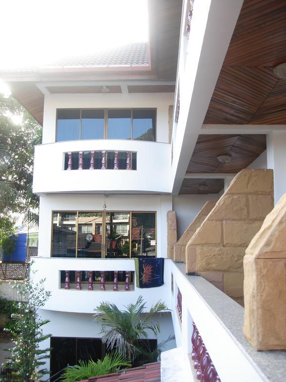 Waree'S Guesthouse Ката Бийч Екстериор снимка