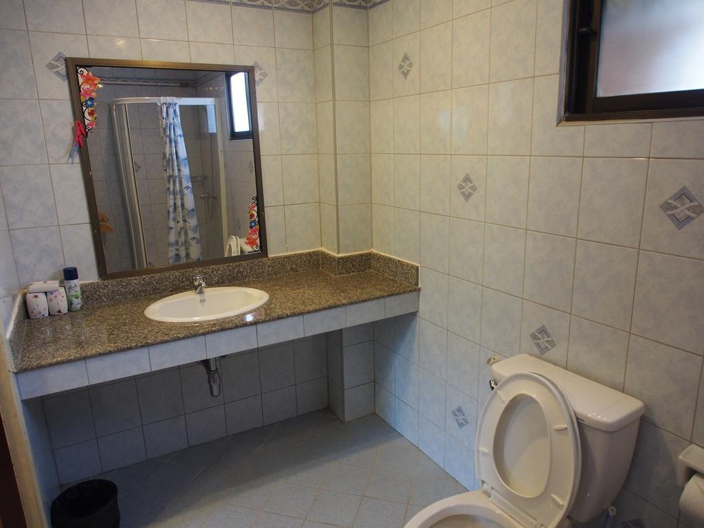 Waree'S Guesthouse Ката Бийч Екстериор снимка