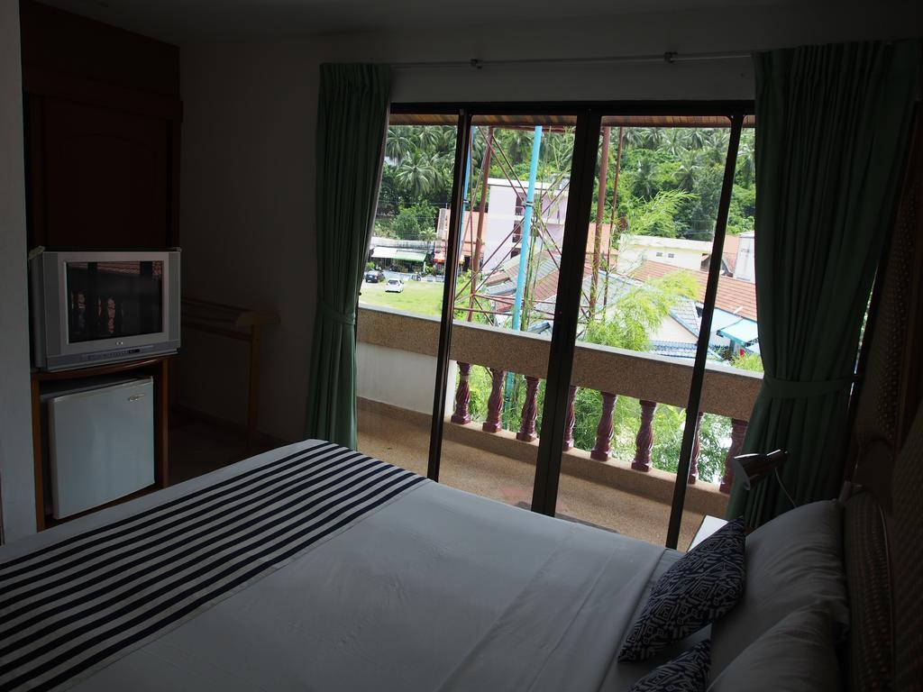 Waree'S Guesthouse Ката Бийч Екстериор снимка