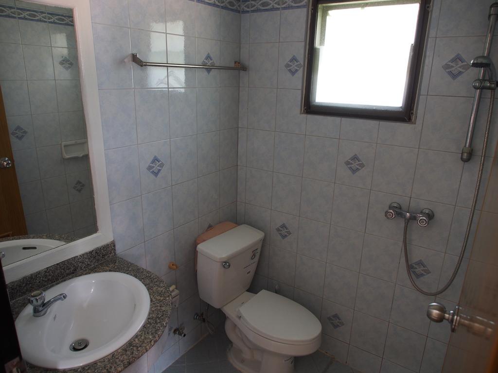 Waree'S Guesthouse Ката Бийч Екстериор снимка