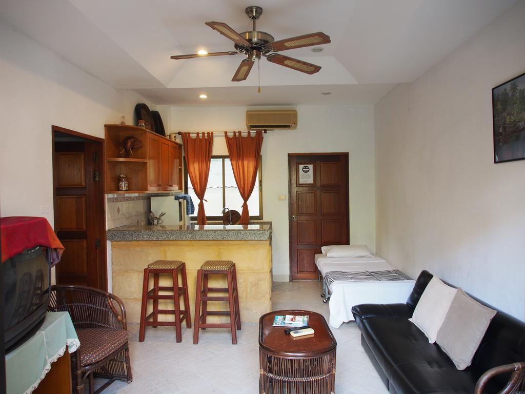 Waree'S Guesthouse Ката Бийч Екстериор снимка