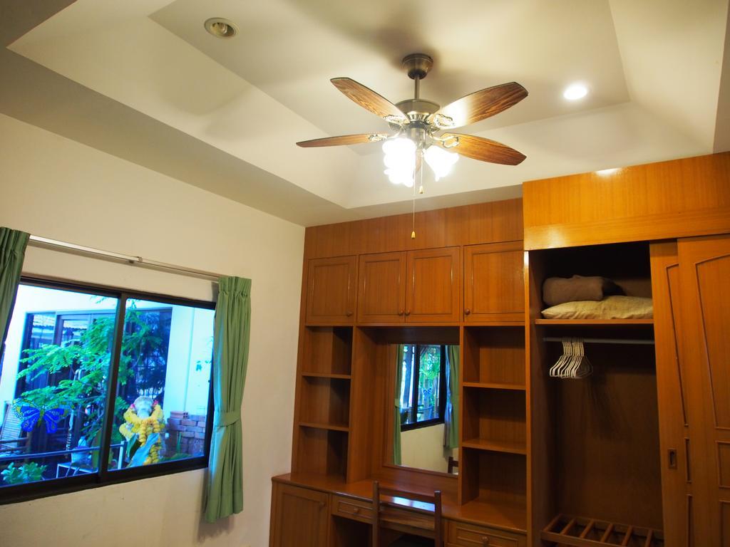 Waree'S Guesthouse Ката Бийч Екстериор снимка