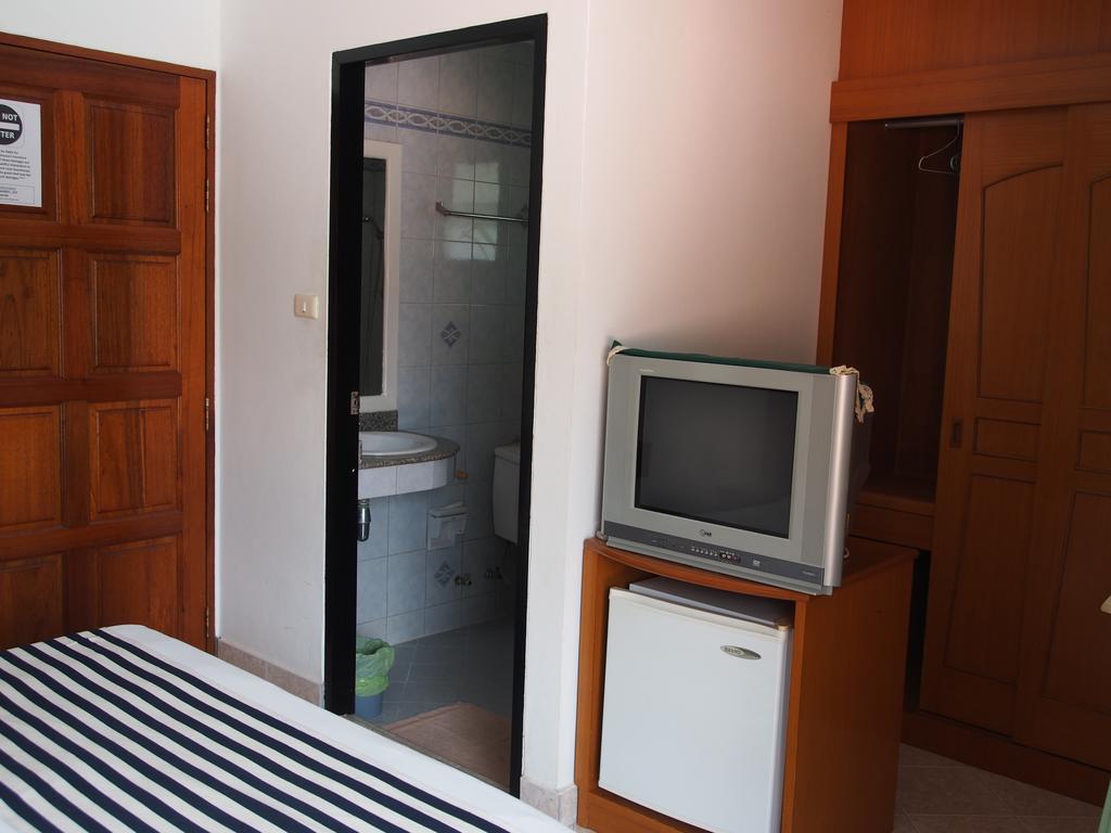 Waree'S Guesthouse Ката Бийч Екстериор снимка