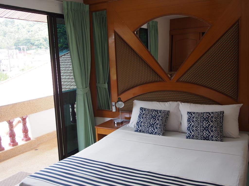 Waree'S Guesthouse Ката Бийч Екстериор снимка