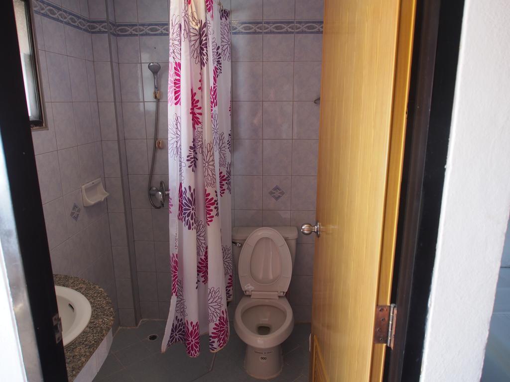 Waree'S Guesthouse Ката Бийч Екстериор снимка