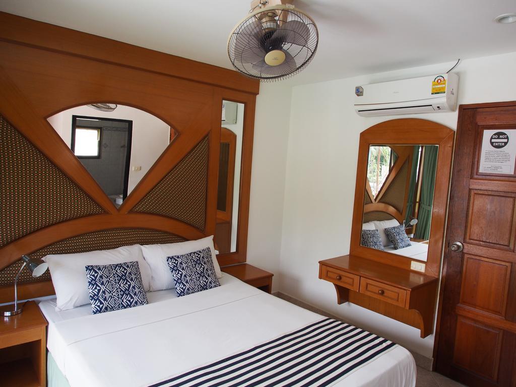 Waree'S Guesthouse Ката Бийч Екстериор снимка