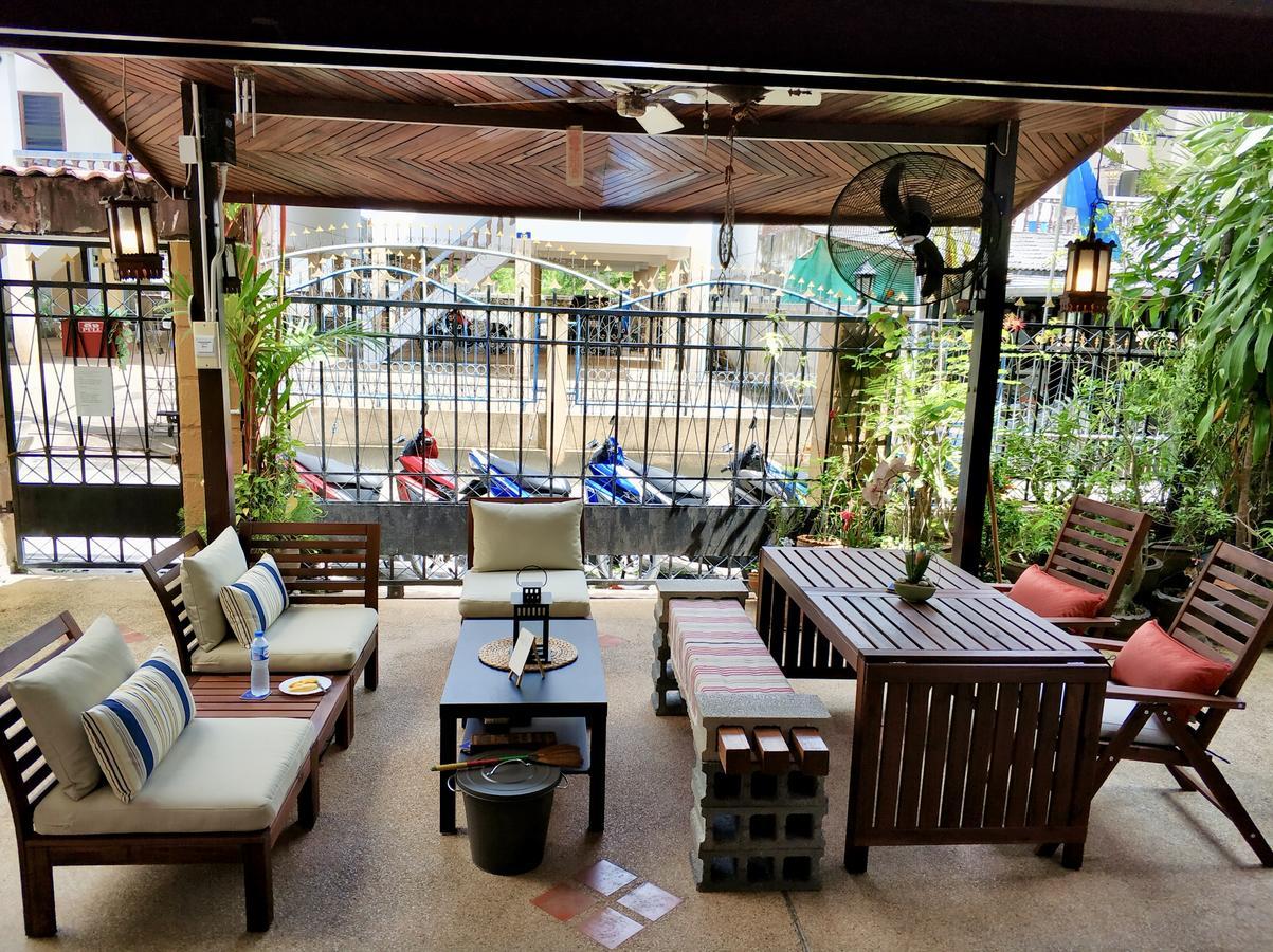 Waree'S Guesthouse Ката Бийч Екстериор снимка