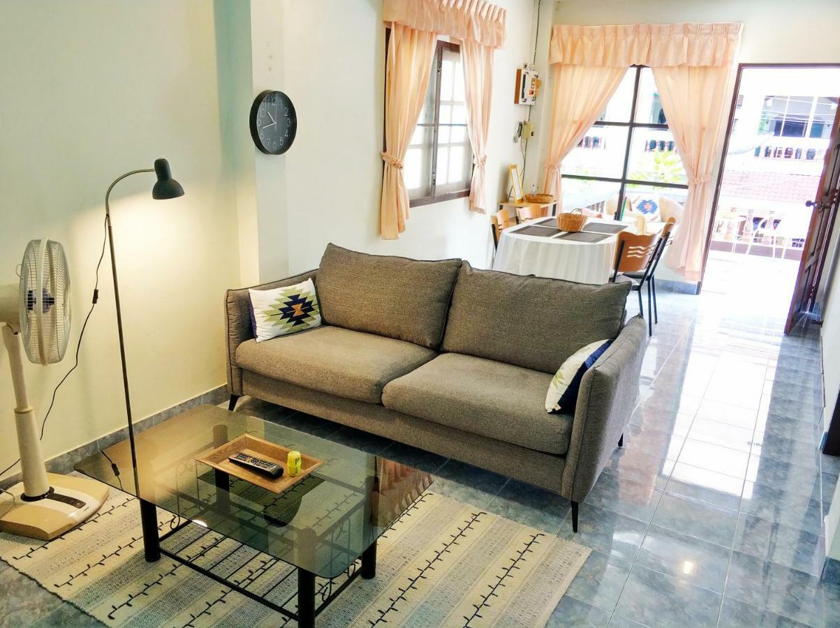 Waree'S Guesthouse Ката Бийч Екстериор снимка