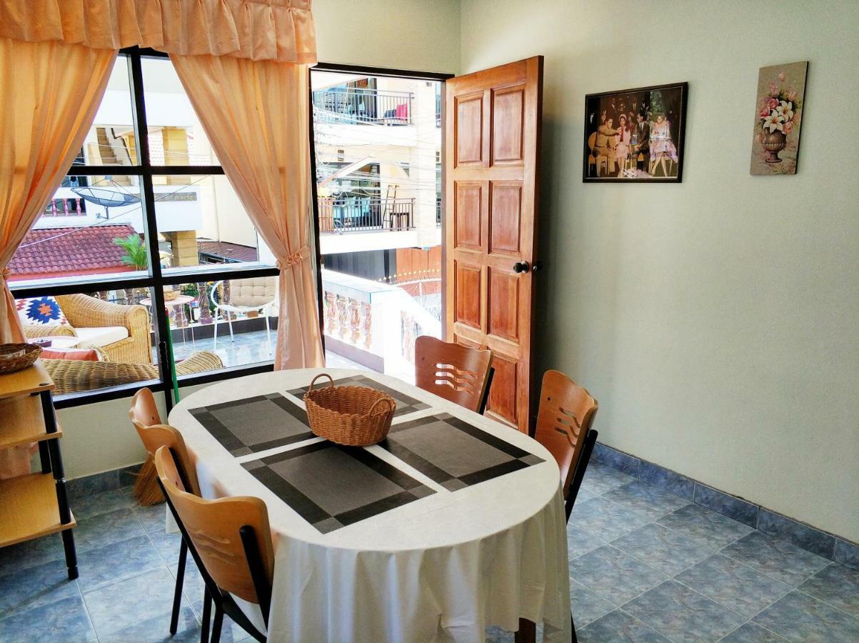 Waree'S Guesthouse Ката Бийч Екстериор снимка