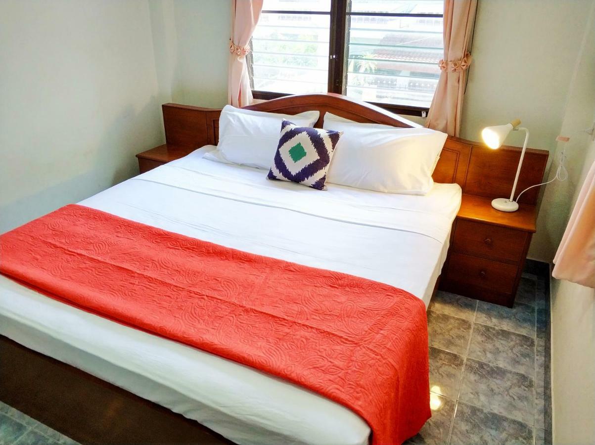 Waree'S Guesthouse Ката Бийч Екстериор снимка