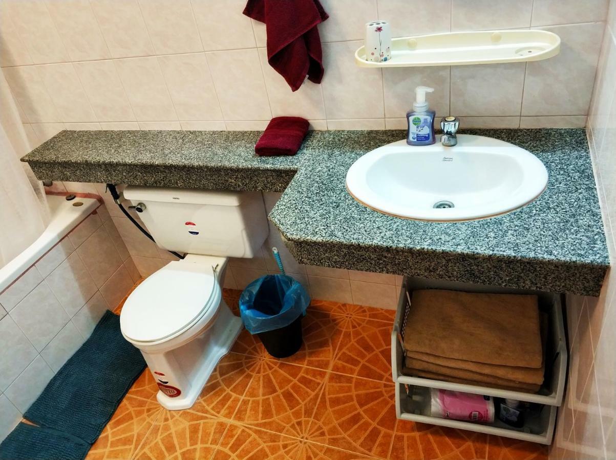 Waree'S Guesthouse Ката Бийч Екстериор снимка