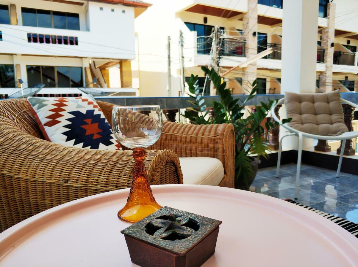 Waree'S Guesthouse Ката Бийч Екстериор снимка