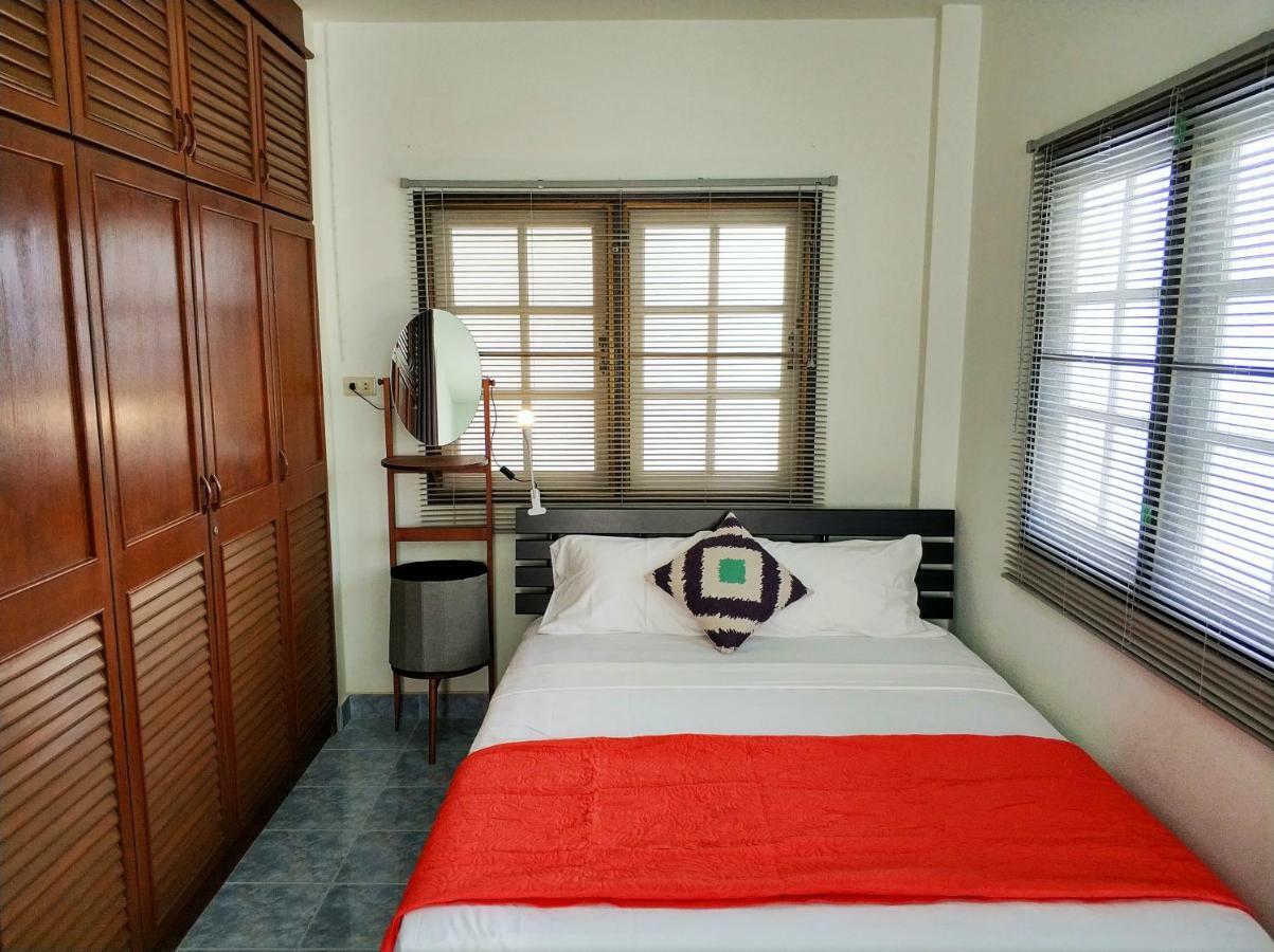 Waree'S Guesthouse Ката Бийч Екстериор снимка