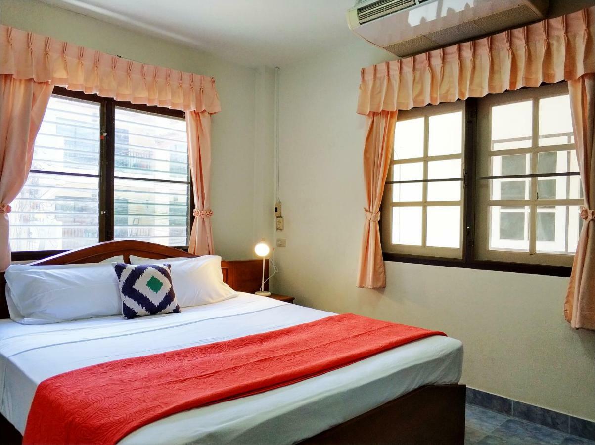 Waree'S Guesthouse Ката Бийч Екстериор снимка